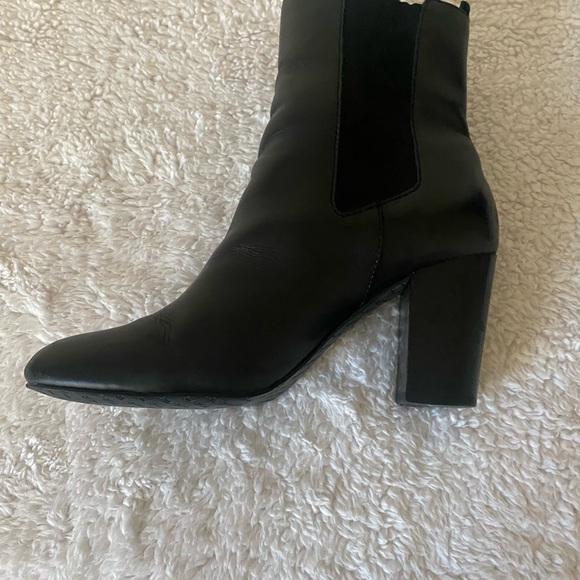 Tahari Garnet Women’s Black Leather Roundtoe Ankle Block Heel Boots Size 9.5 M - Picture 4 of 15
